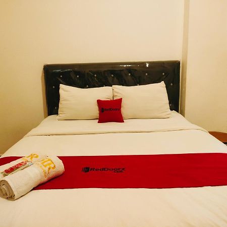 Reddoorz At Sukomanunggal Surabaya Exterior photo