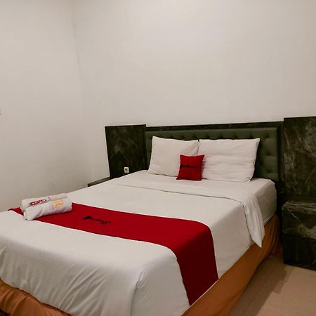 Reddoorz At Sukomanunggal Surabaya Exterior photo