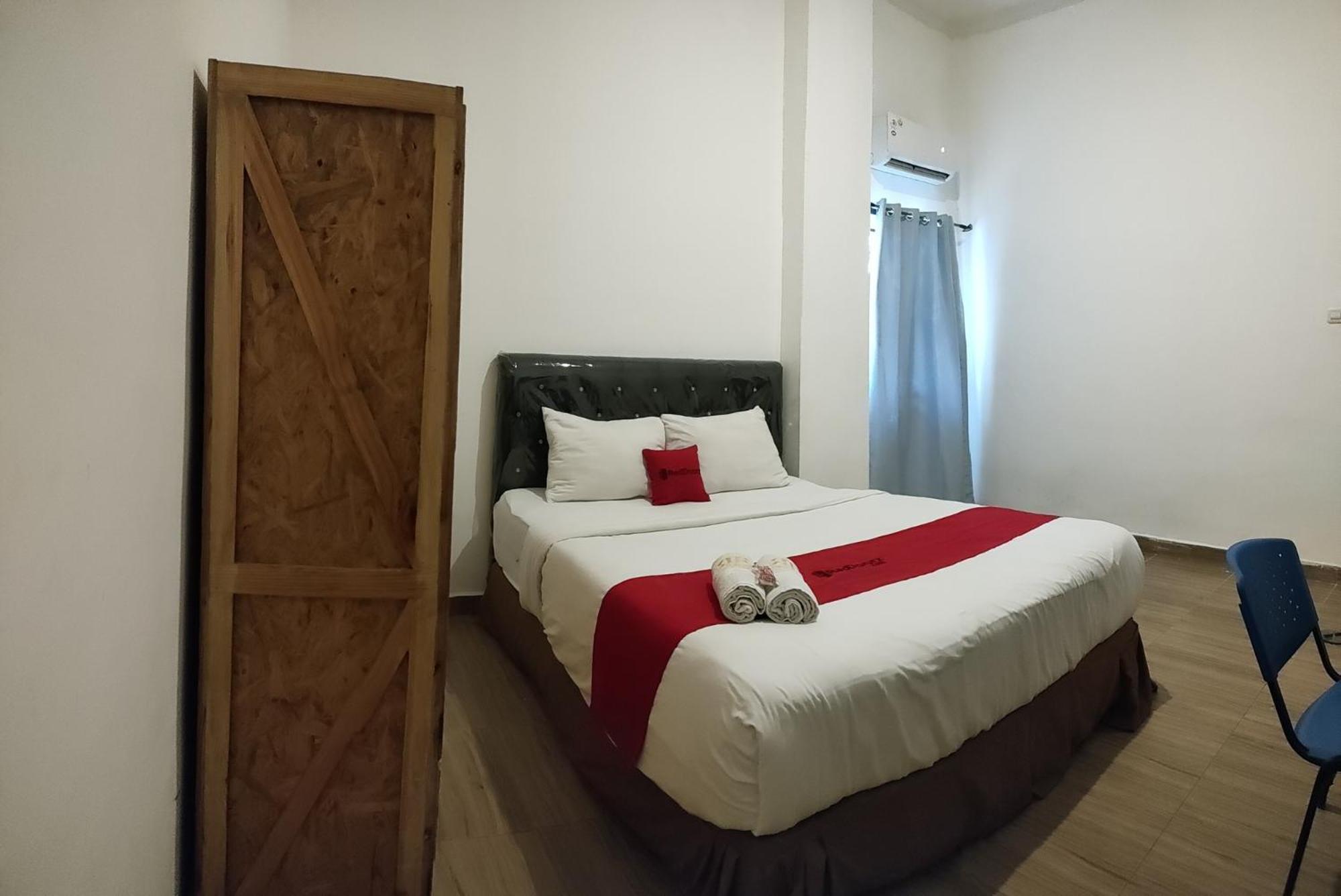 Reddoorz At Sukomanunggal Surabaya Exterior photo